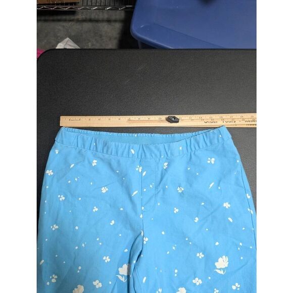 Isaac Mizrahi Live! Petite 24/7 Stretch Crop Wide-Leg Blue and White Floral Pant - Picture 6 of 7